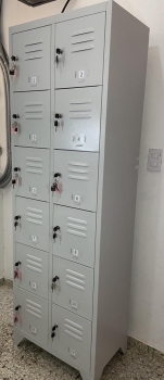 Lockers de metal de 12 espacios con llave y seguridad usado-como nuevo