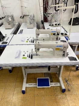 Máquina de coser industrial plana