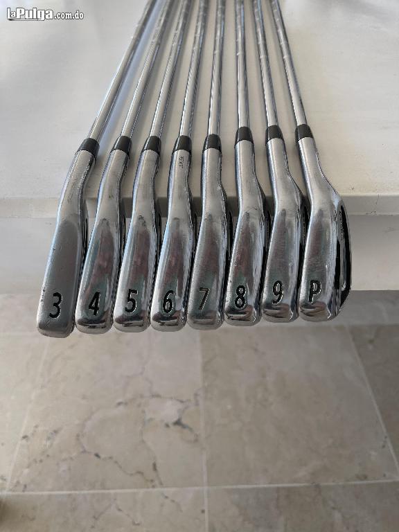 Set de hierros de golf Foto 7130837-3.jpg