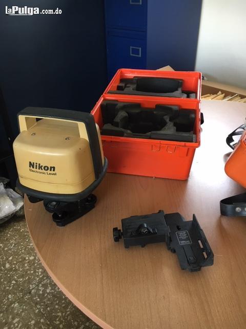Nivel electronico laser Nikon AL-50 incluye abrazadera de estadia Foto 7132821-3.jpg