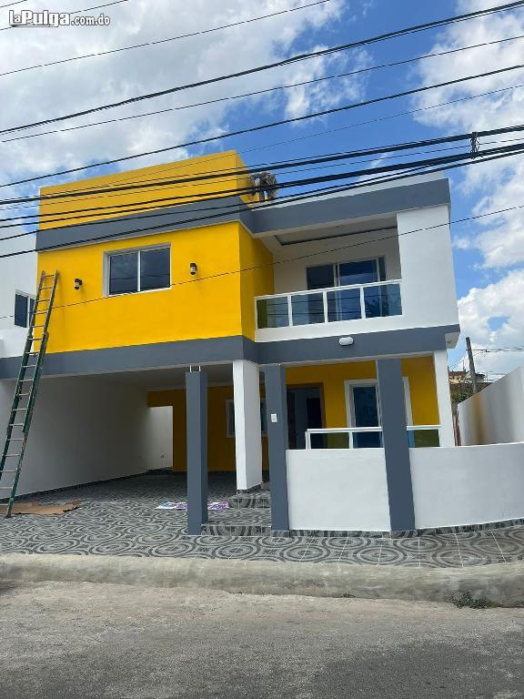 Casa de dos niveles con terraza destechada en la Aut. San Isidro. SDE. Foto 7147280-2.jpg