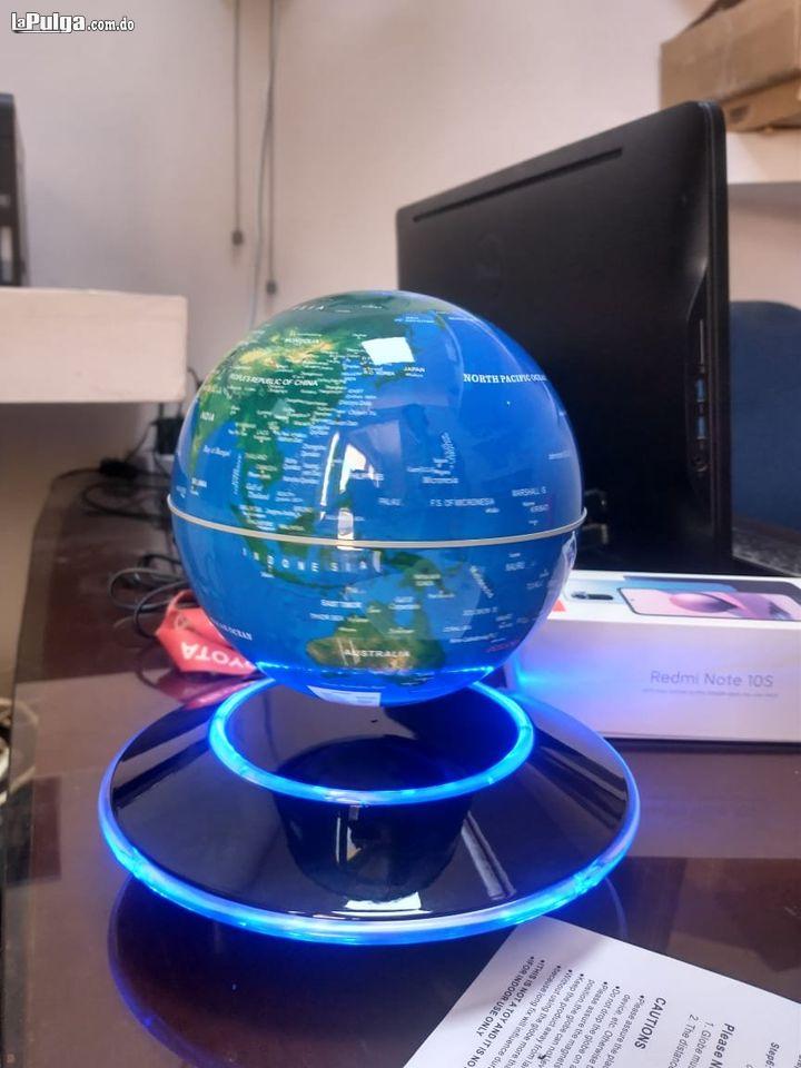 Globo giratorio flotante de levitación magnética con mapa mundial de Foto 7151149-1.jpg