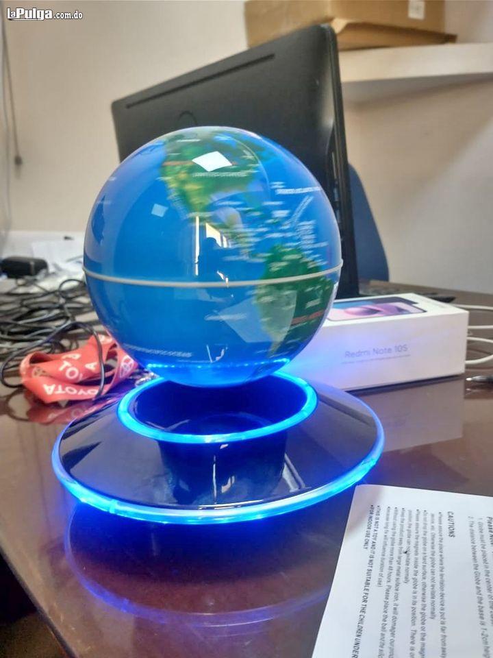 Globo giratorio flotante de levitación magnética con mapa mundial de Foto 7151149-2.jpg