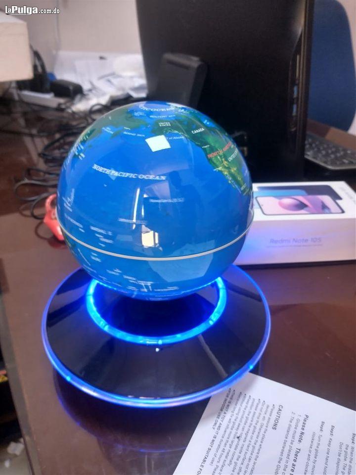 Globo giratorio flotante de levitación magnética con mapa mundial de Foto 7151149-3.jpg