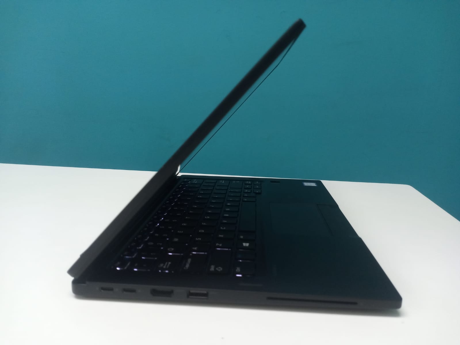 Laptop Dell Latitude 5289 touch / 7th Gen Intel Core i7  Foto 7169596-3.jpg