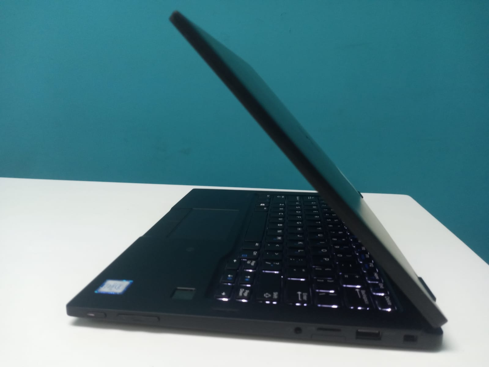 Laptop Dell Latitude 5289 touch / 7th Gen Intel Core i7  Foto 7169596-4.jpg