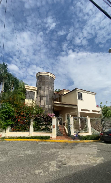 Lujosa mansion en Vista Hermosa Santo Domingo Este Foto 7189015-1.jpg