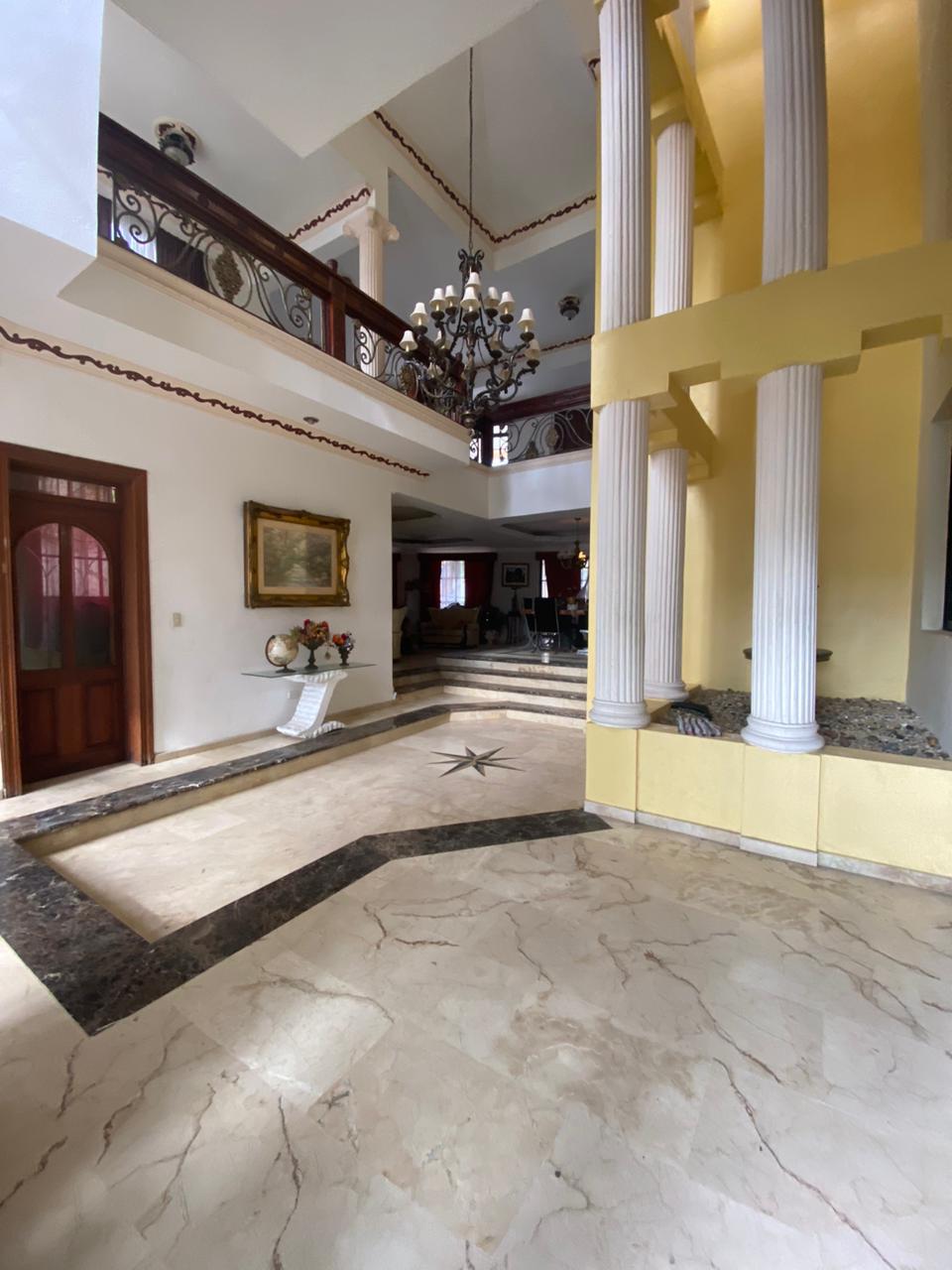 Lujosa mansion en Vista Hermosa Santo Domingo Este Foto 7189015-2.jpg