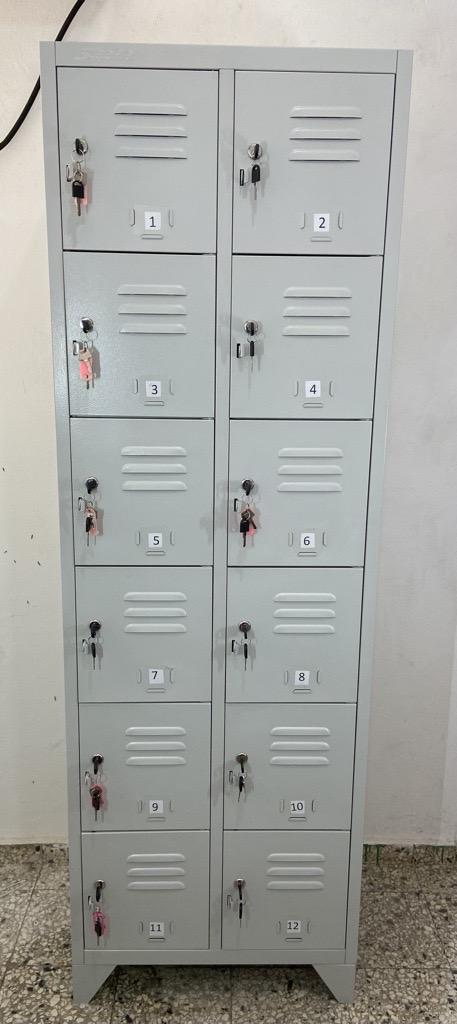 Lockers de metal de 12 espacios con llave y seguridad usado-como nuevo Foto 7218244-2.jpg