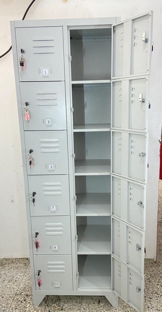 Lockers de metal de 12 espacios con llave y seguridad usado-como nuevo Foto 7218244-3.jpg