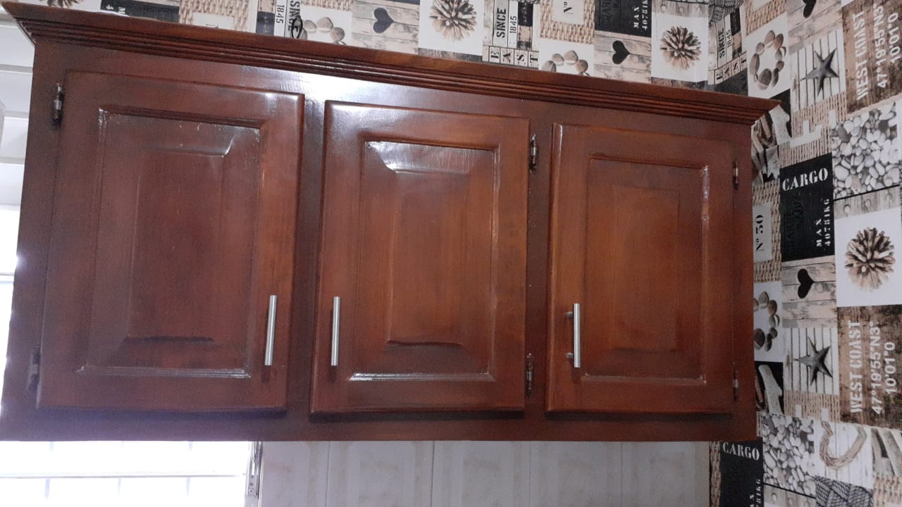 Gabinete de tres puertas para cocina en madera NO COGE CARCOMA Foto 7227702-1.jpg