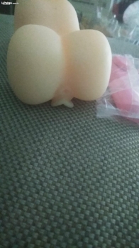 Masturbador masculino de bolsillo en forma de vagina.