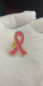 Pin lazo roza contra el cancer