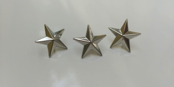 Pin de estrella plateada en metal unidad