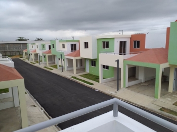 Venta de Casas en Santo Domingo Oeste Diseño Funcional y Comodidad