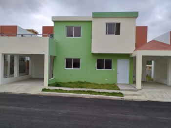 Venta de Casas en Santo Domingo Oeste Diseño Funcional y Comodidad