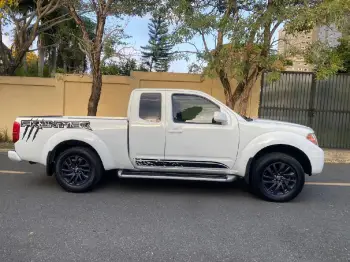 Nissan frontier 2018 4x2 americana