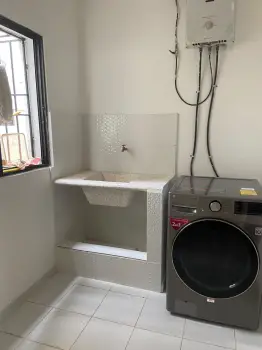 Apartamento amueblado de tres habitaciones en urb. real