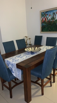 Comedor de 6 sillas mas 2 adicionales la mesa es en excelente madera o