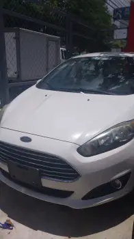 Ford fiesta hasback blanco 2018 americano recien importado