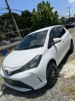 Vendo toyota vitz aÑo 2015 en excelentes condiciones 4wd aros de lujos