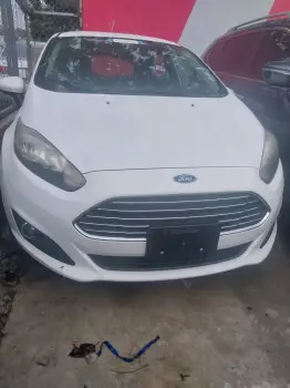 Ford fiesta hasback blanco 2018 americano recien importado