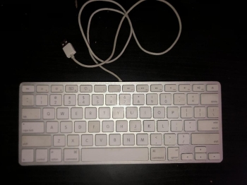 Apple mini keyboard teclado usb con hub de doble puerto integrado.