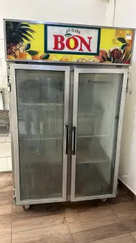 Vendo exhibidor de dos puerta marca falco