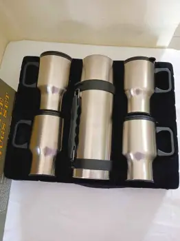 Set de termo y 4 tazas en acero inoxidable. con tazas de 14 onzas