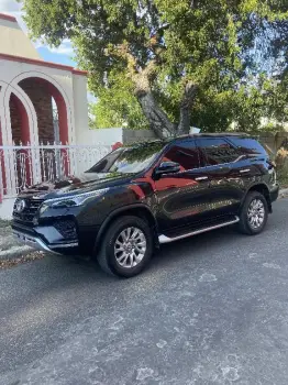 Toyota fortuner srv 2022 en peravia