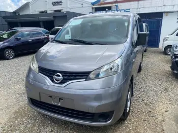 Nissan vanette gris raton  recien importado aÑo 2018