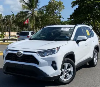 Jeepeta toyota rav4 blanca 2021 importada xle 17 mil millas