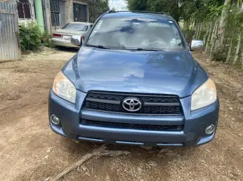 Vendo toyota rav4 2012 4 cilindros súpe económico bien cuidada sin det