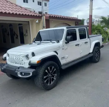 Jeep gladiador  clean carfax 2021 en peravia