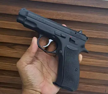 Pistola cz modelo 75 semicompact capacidad de 161 tramiste incluidos.