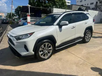 Toyota rav4 2020 limited.