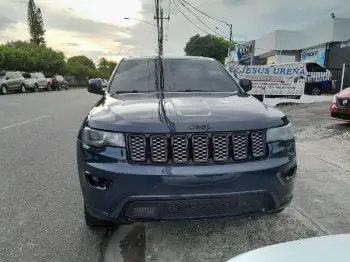 Jeep grand cherokee laredo 2017