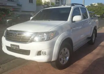 Guagua toyota hilux aÑo 2013 Único dueÑo