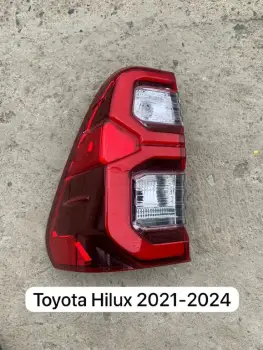 Farol trasero toyota hilux 2023