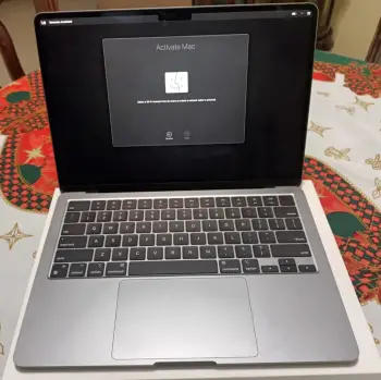 Laptop macbook air m2 2022.