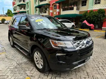 Ford explorer xlt 44 tres filas de asientos año 2018