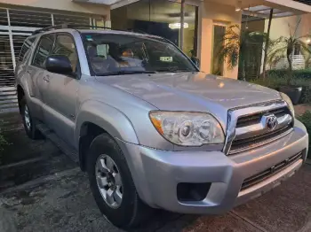 Toyota 4runer año 2008 como nueva nueva unica dueña  muy pocas millas