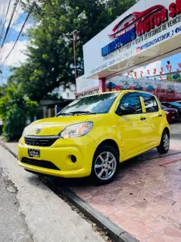 Toyota passo amarillo