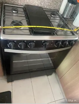 Estufa marca frigidaire 6 hornillas  en santo domingo norte