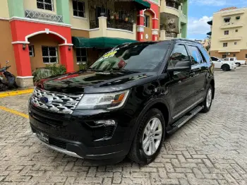 Ford explorer xlt 44 tres filas año 2018