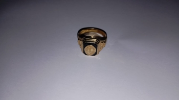 Anillo de oro de la uasd de oportunidad.