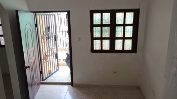 2 casas al precio de 1! 1er y 2do piso. negociable tasada los mina