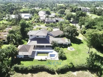 Jochy real estate vende villa en casa de campo la romana r.d