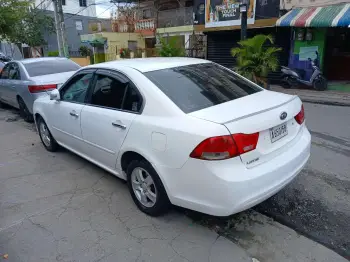 Kia lotze 2009 310000 blanco original en la lata nítido sin detalles