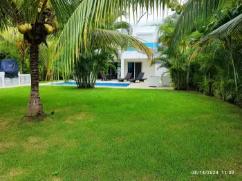 Villa amueblada en venta y renta - playa nueva romana